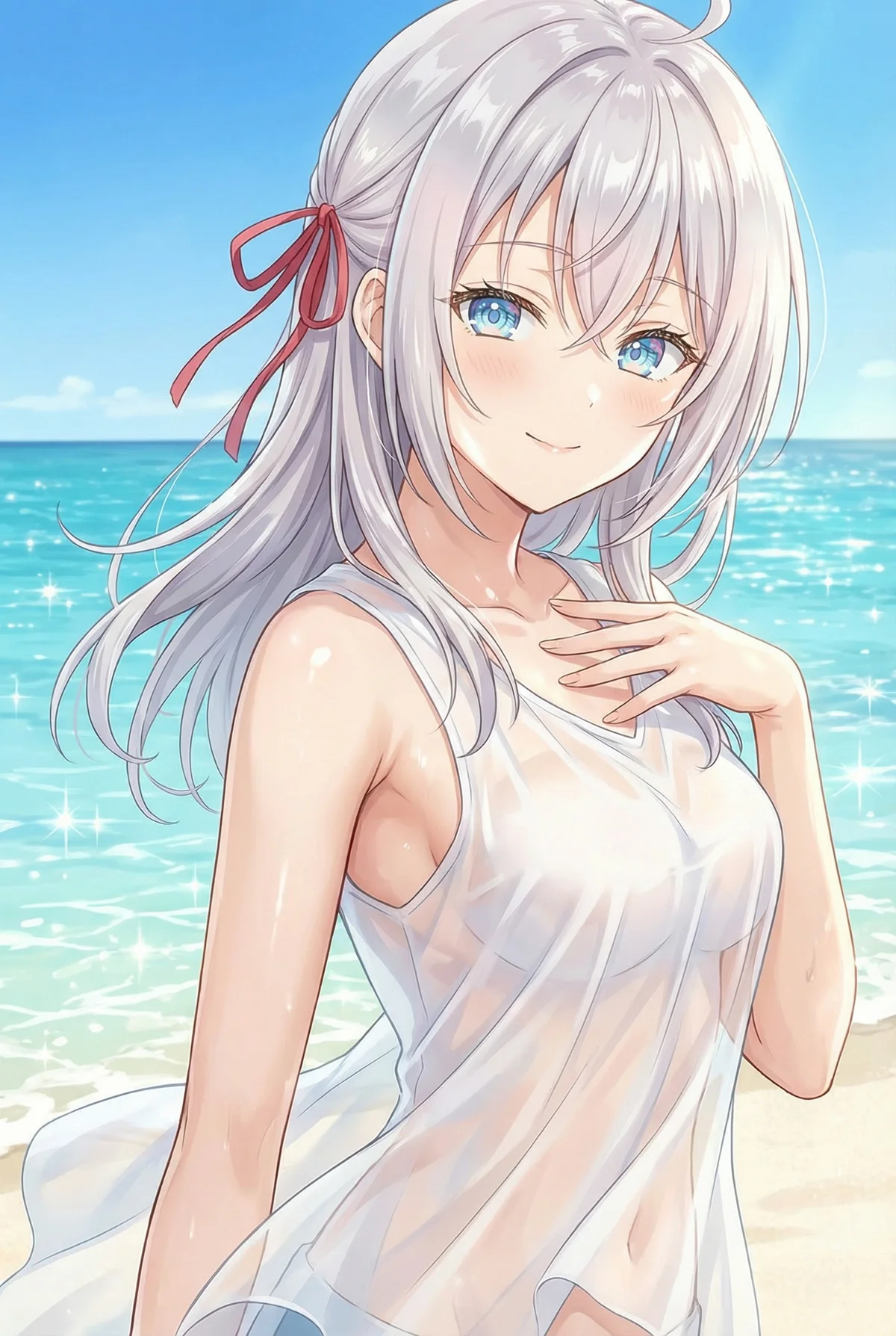 「ロシア語でデレる隣のアーリャさん」のアーリャが、夏の輝くビーチで透明感のある衣装を纏い、愛らしい笑顔を見せています。水面のきらめきが美しい一枚。