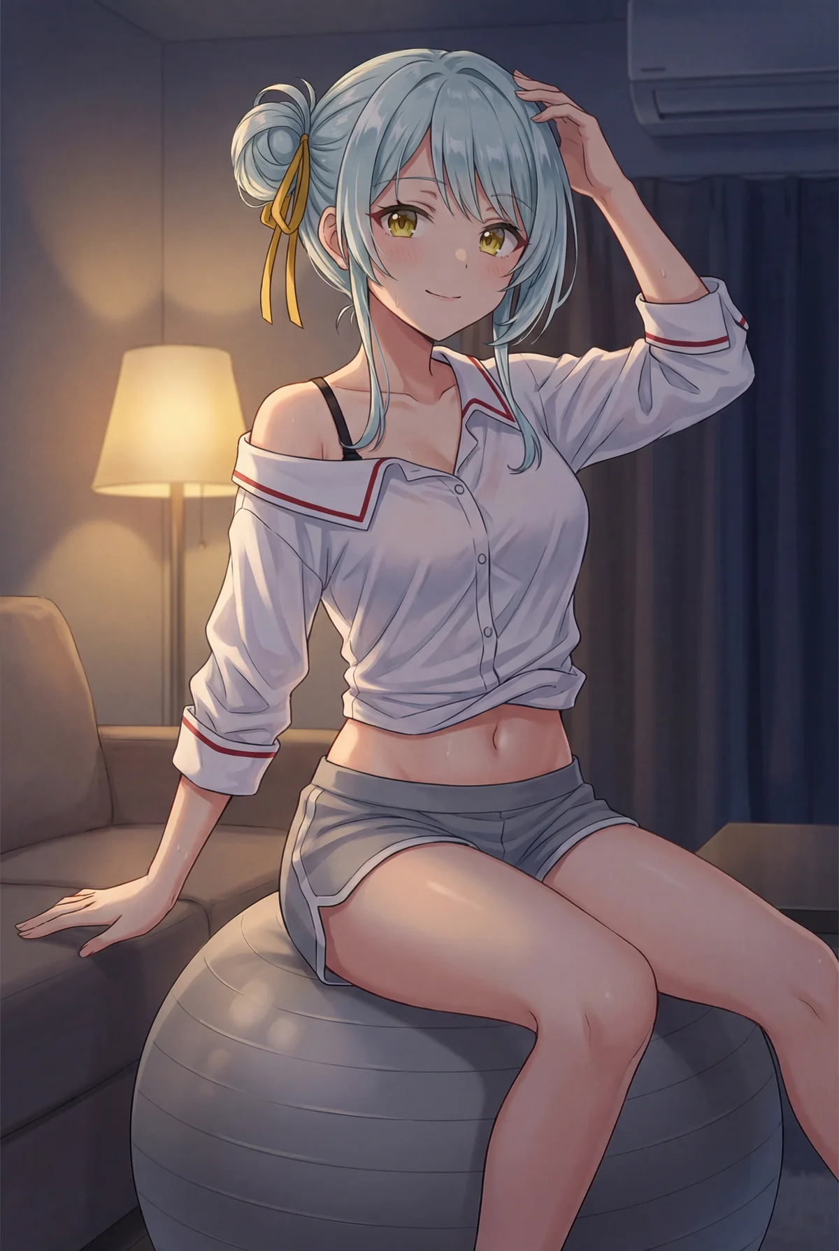 『わたしが恋人になれるわけないじゃん、ムリムリ!』の小柳香穂。宅トレを終え、バランスボールに座りリラックス。汗ばむ肌と優しい笑顔が魅力的。自宅でのひとときが愛らしい一枚です。