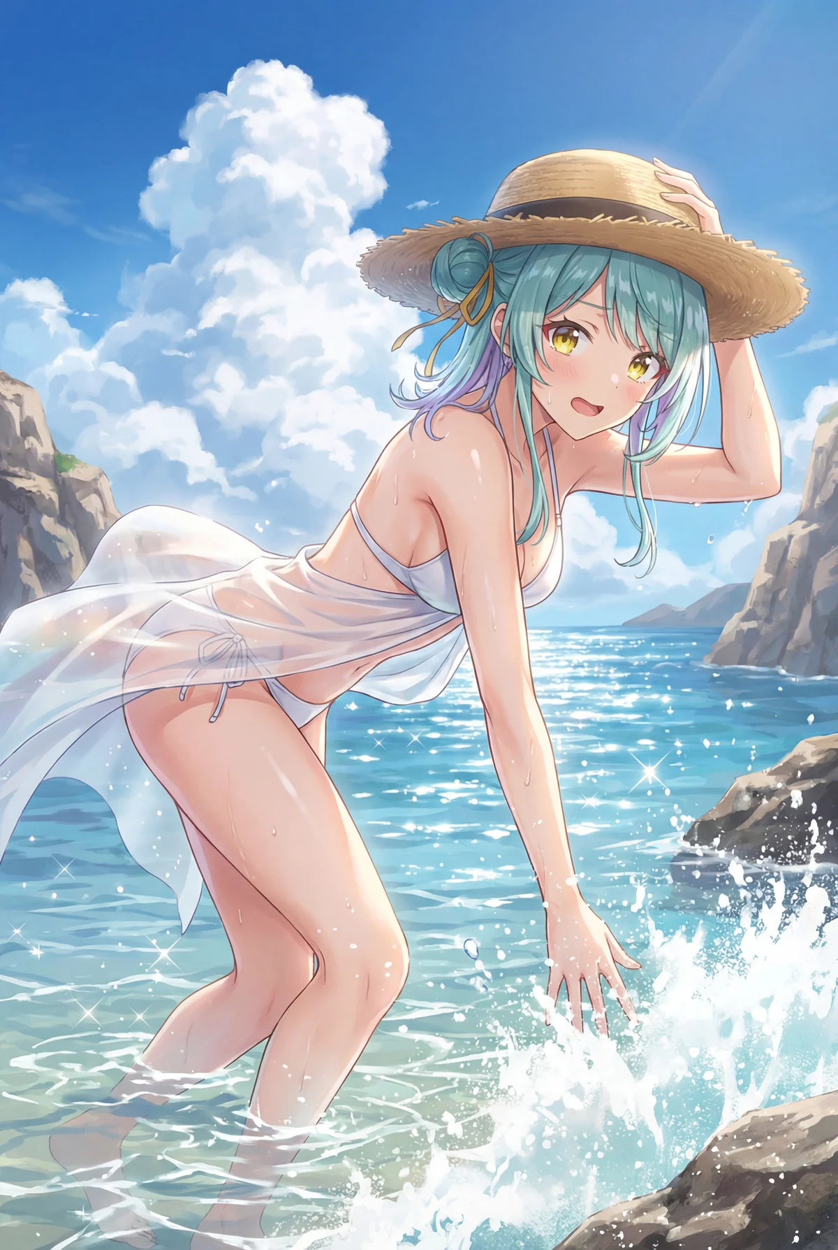 「わたしが恋人になれるわけないじゃん、ムリムリ!」の小柳香穂が、真夏のビーチで白いビキニ姿を披露！麦わら帽子を被り、水しぶきを上げながらはにかむ表情がキュート。爽やかな夏の光景を満喫しています。