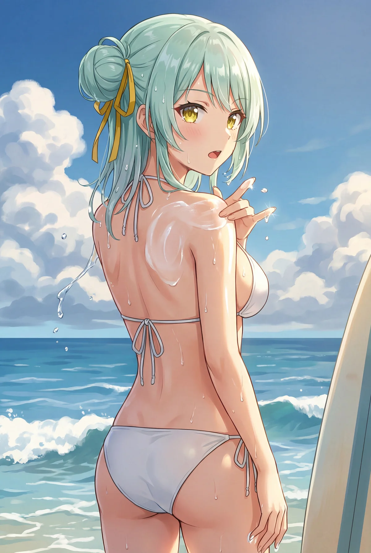 「わたしが恋人になれるわけないじゃん、ムリムリ!」の小柳香穂が、白いビキニ姿で夏のビーチを満喫。肩に日焼け止めを塗る仕草が可愛い、青い海と空が広がる最高のロケーションです。