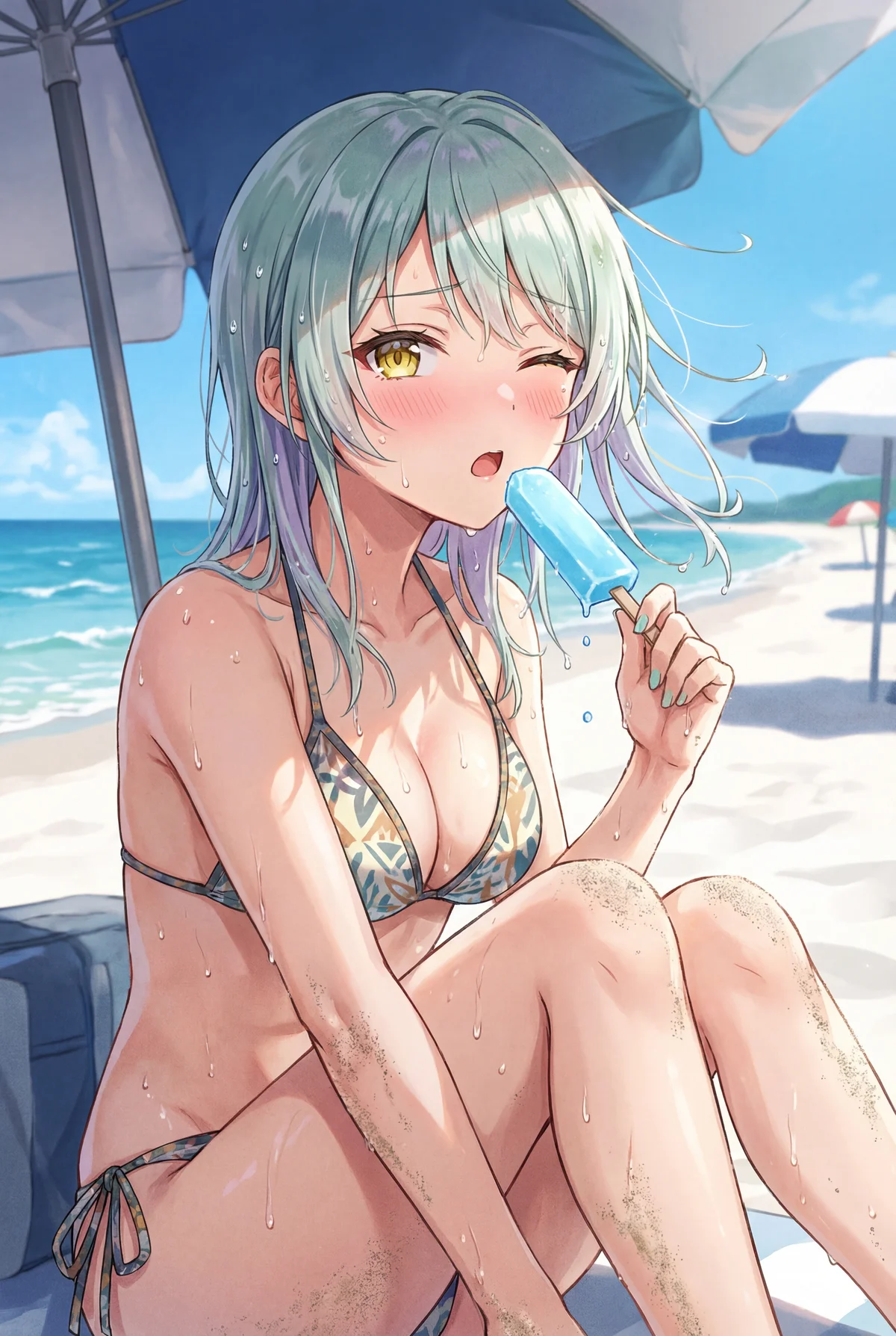 真夏のビーチでひんやりとアイスを食べる小柳 香穂。水着姿で頬を染め、いたずらっぽくウィンクする表情が可愛い。砂浜で潮風を感じながら、涼をとる夏のひととき。