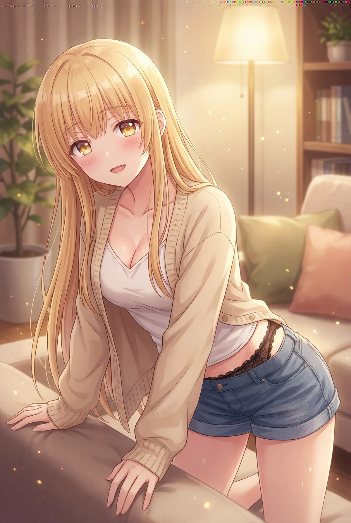 お隣の天使様・椎名真昼が、自宅リビングでくつろぐ一コマ。暖かな光の中で、デニムショートパンツとカーディガン姿で無防備な笑顔を見せています。普段の完璧な姿とは違う、はにかんだ表情が魅力的ですね。